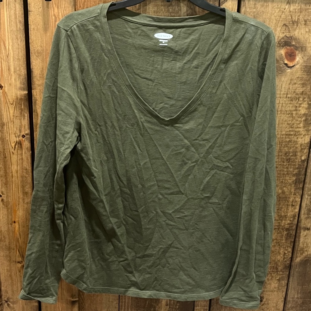 Lightweight v-neck shirt